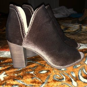 ONE DAY SALE Steve Madden booties